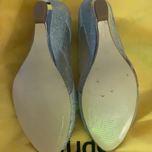 Silver color evening shoes size 39 worn once . - Picture 4 of 4
